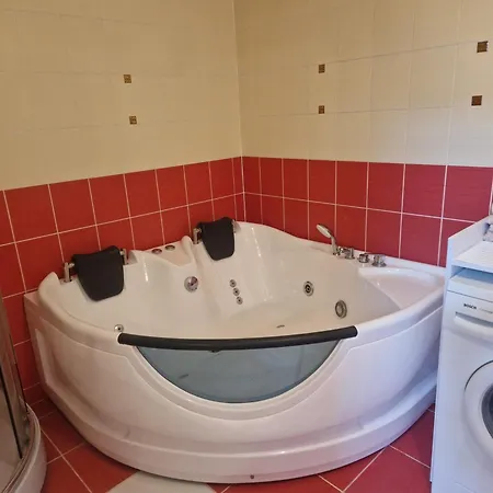 Jacuzzy In The Old Town *